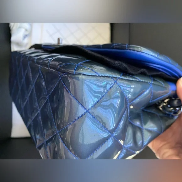 Classic Chanel Double Flap - Picture 2 of 8